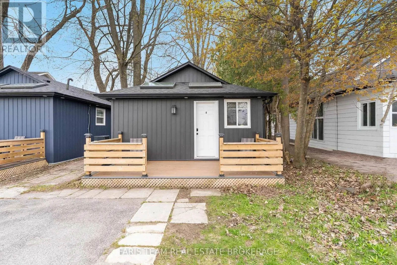 687 INNISFIL BEACH ROAD