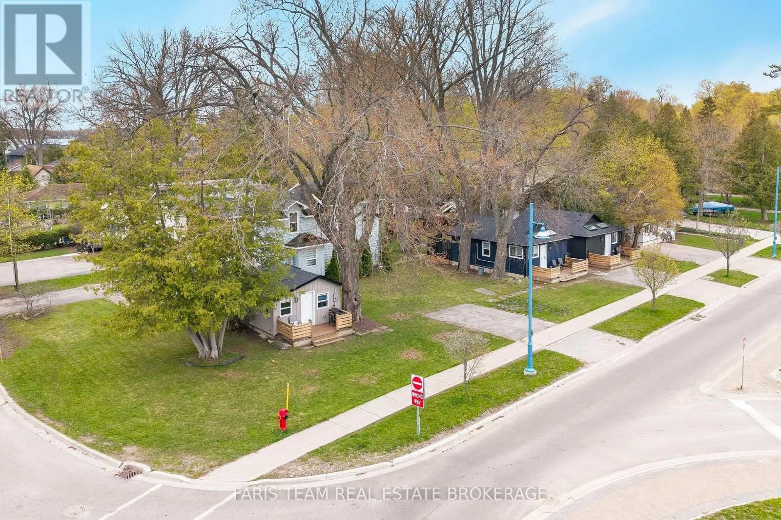 687 INNISFIL BEACH ROAD