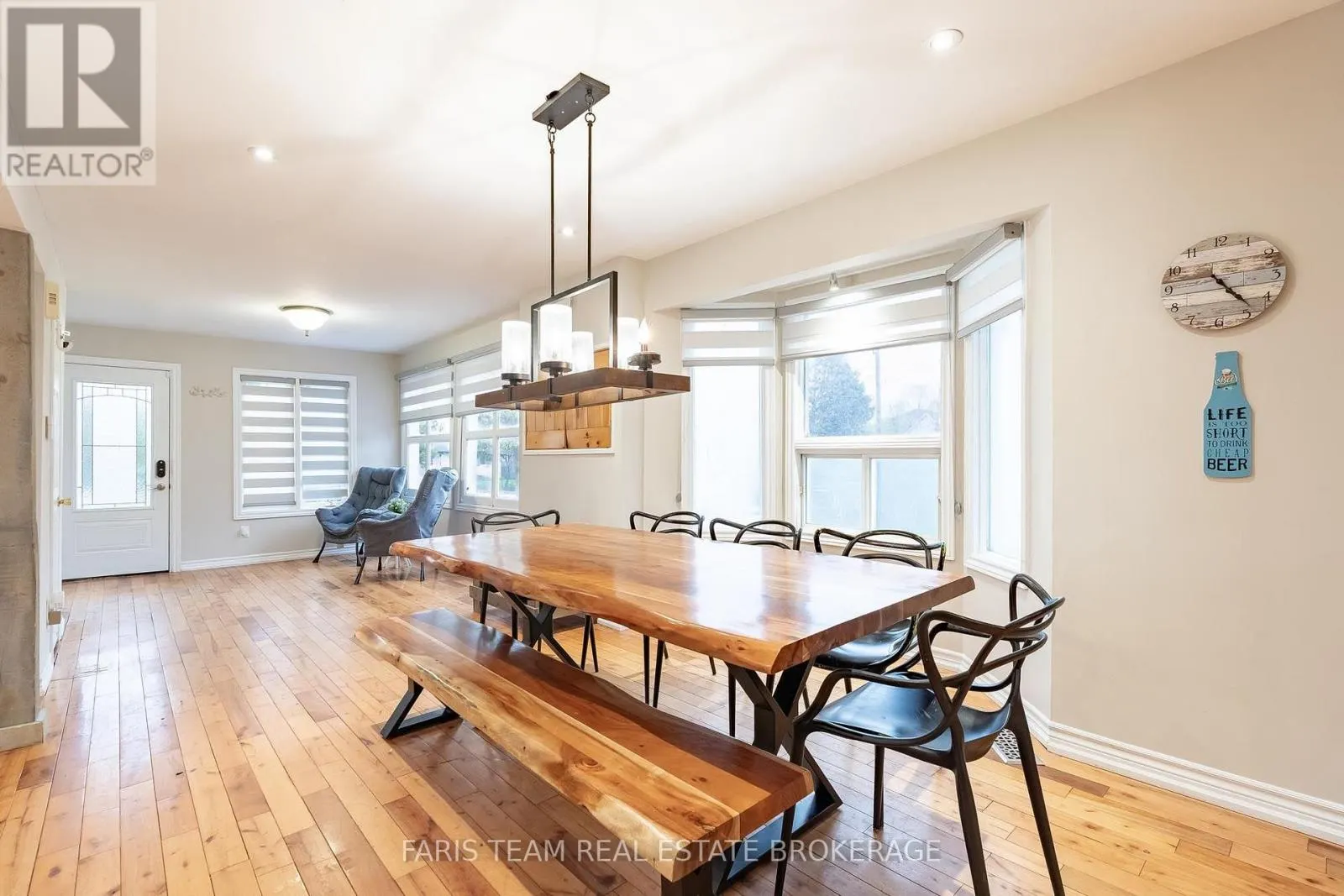 687 INNISFIL BEACH ROAD