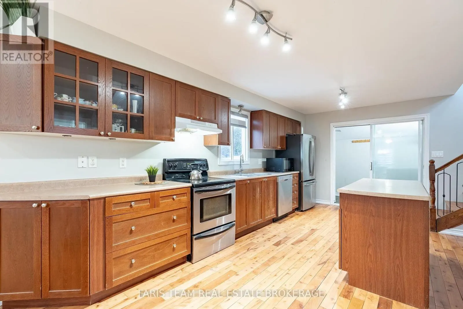 687 INNISFIL BEACH ROAD