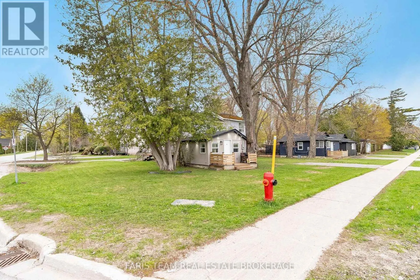 687 INNISFIL BEACH ROAD