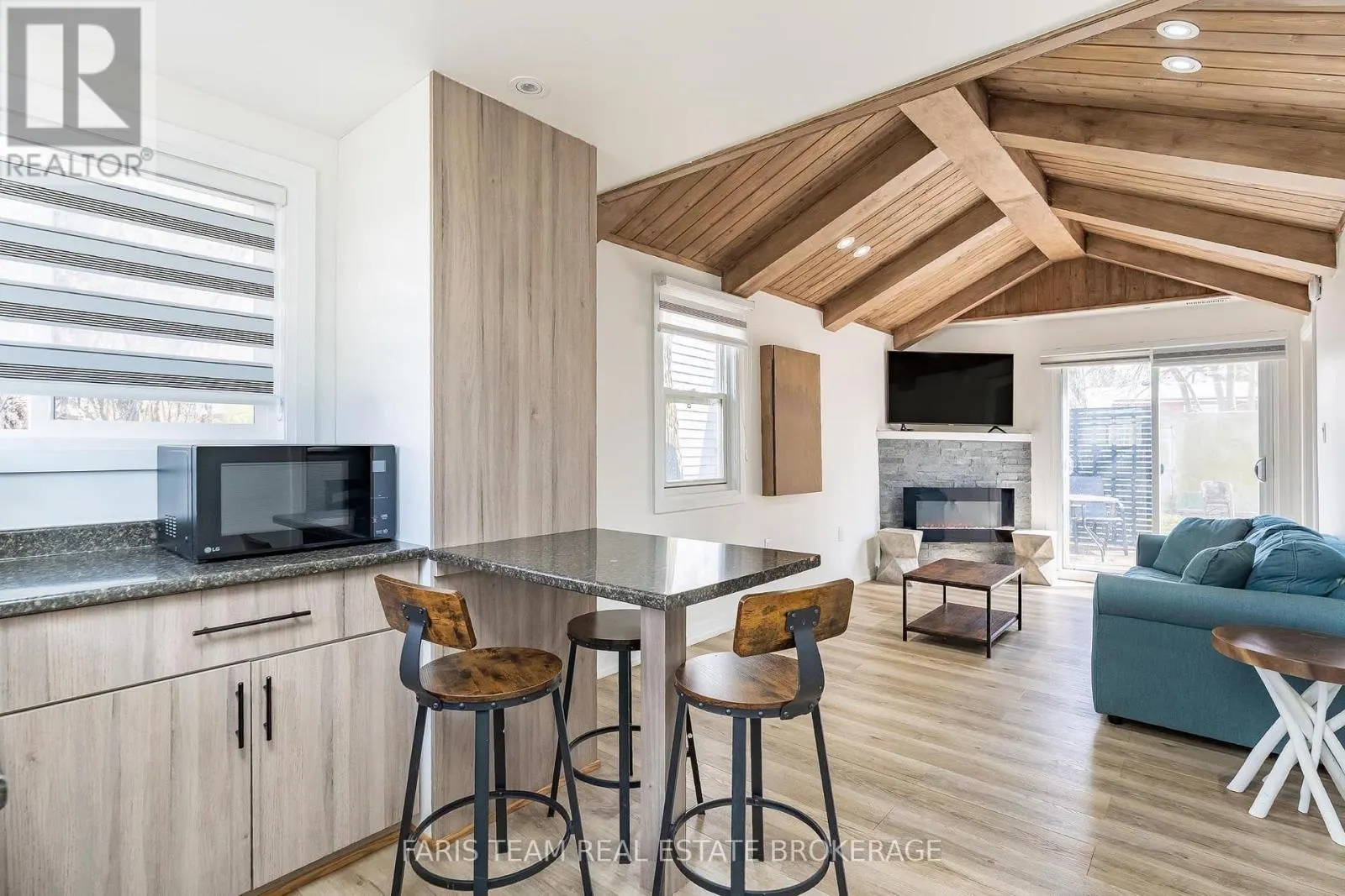 687 INNISFIL BEACH ROAD