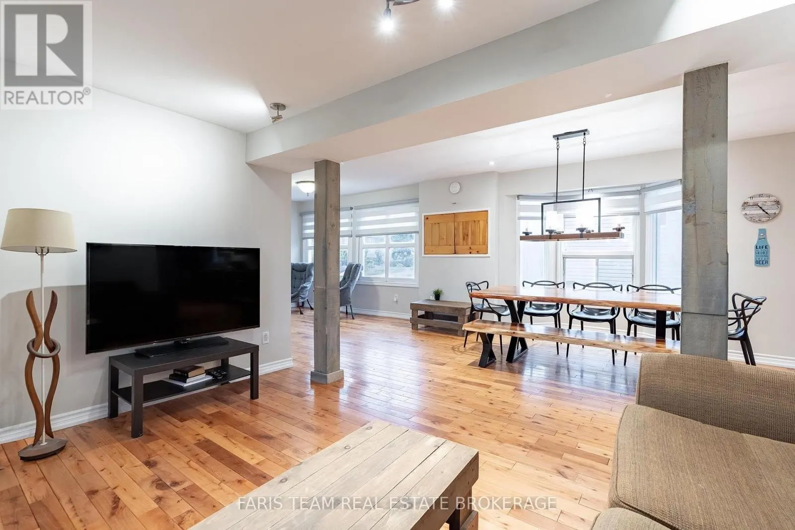 687 INNISFIL BEACH ROAD