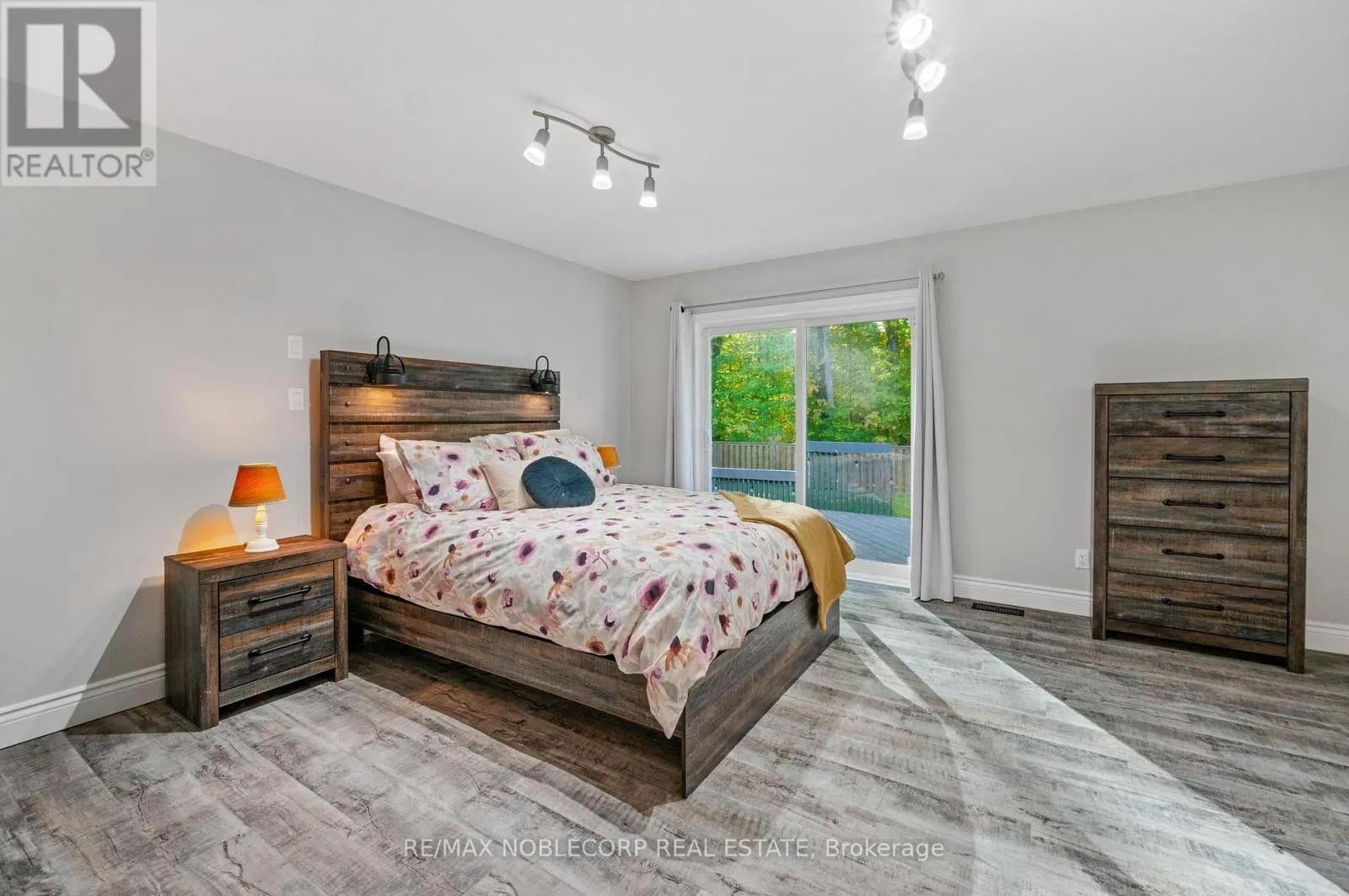 3914 ROSEMARY LANE