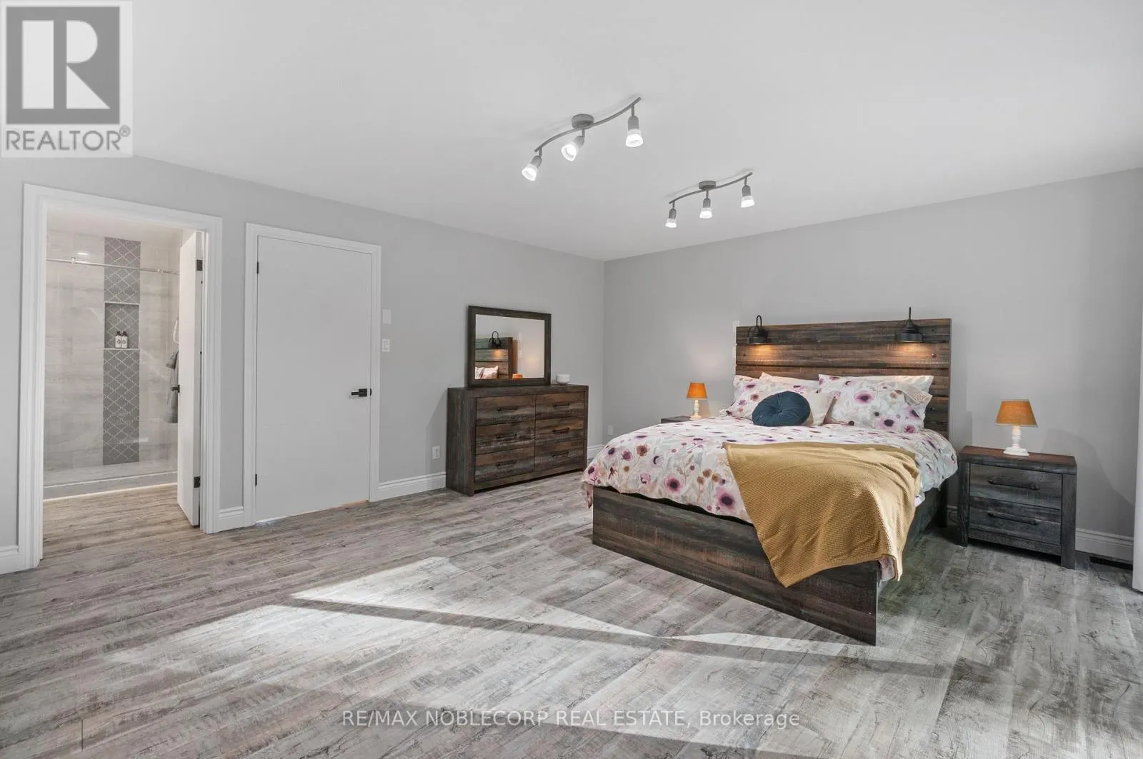 3914 ROSEMARY LANE