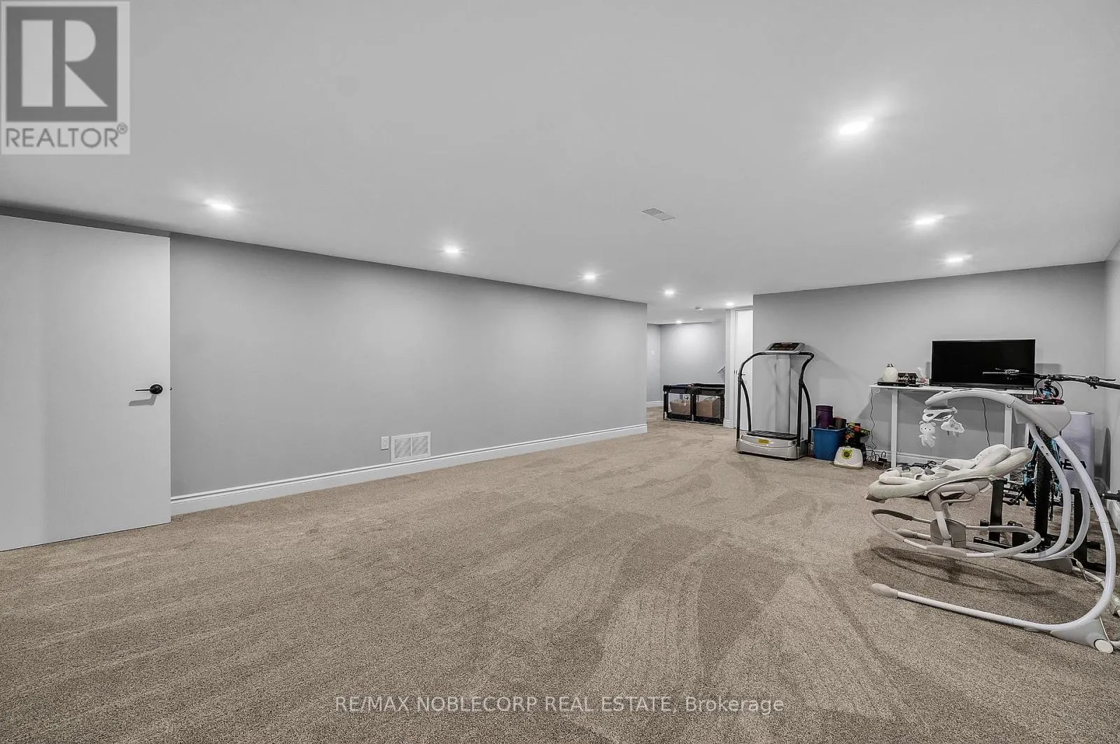 3914 ROSEMARY LANE