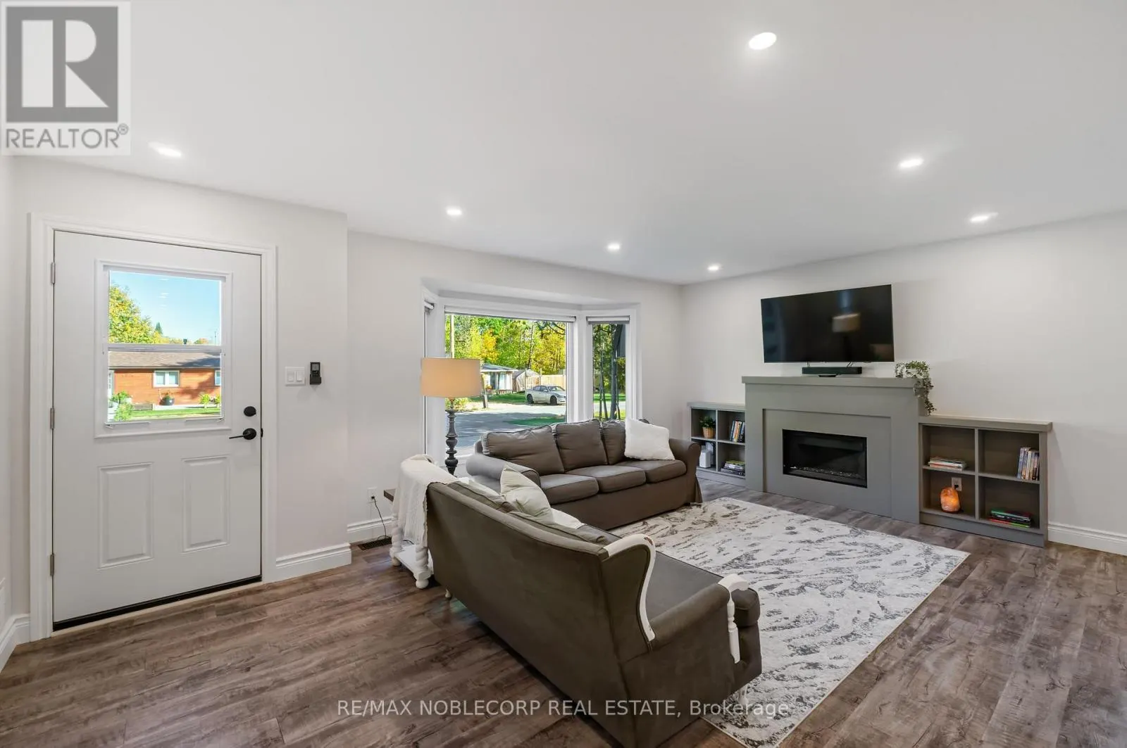 3914 ROSEMARY LANE