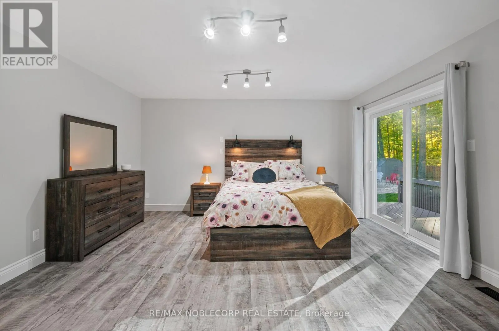 3914 ROSEMARY LANE