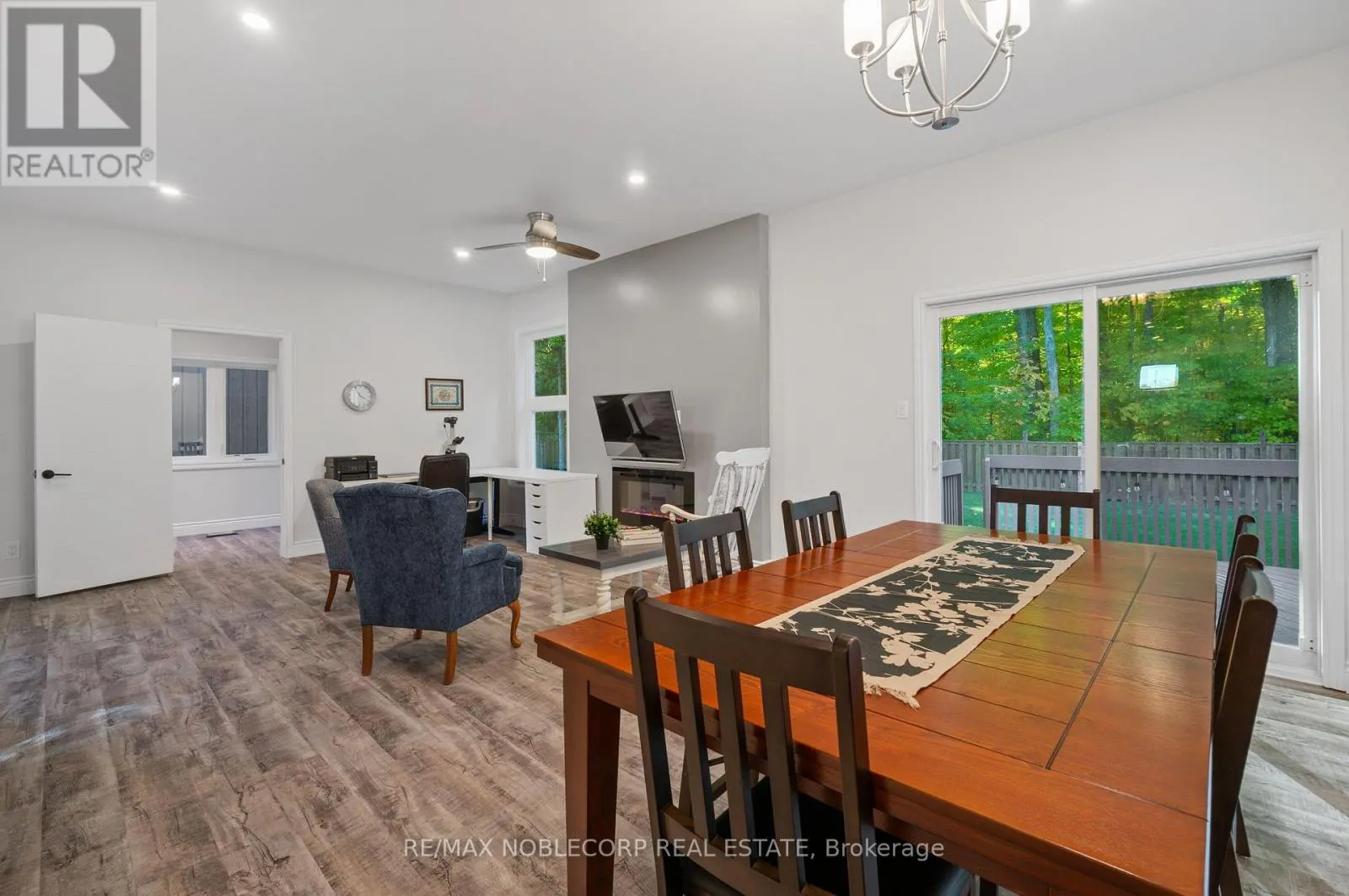 3914 ROSEMARY LANE