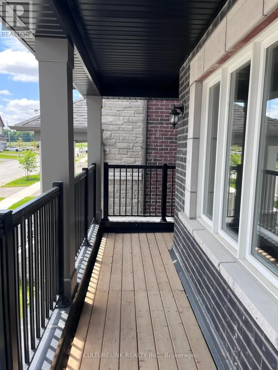 1426 STOVELL CRESCENT