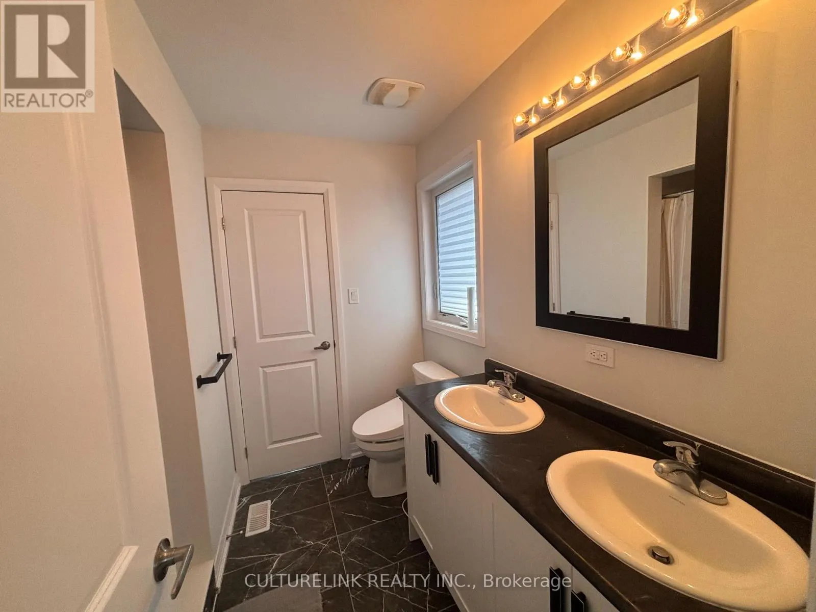 1426 STOVELL CRESCENT