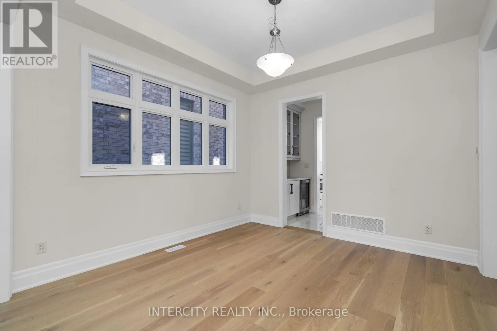 33 GIANVITO CRESCENT