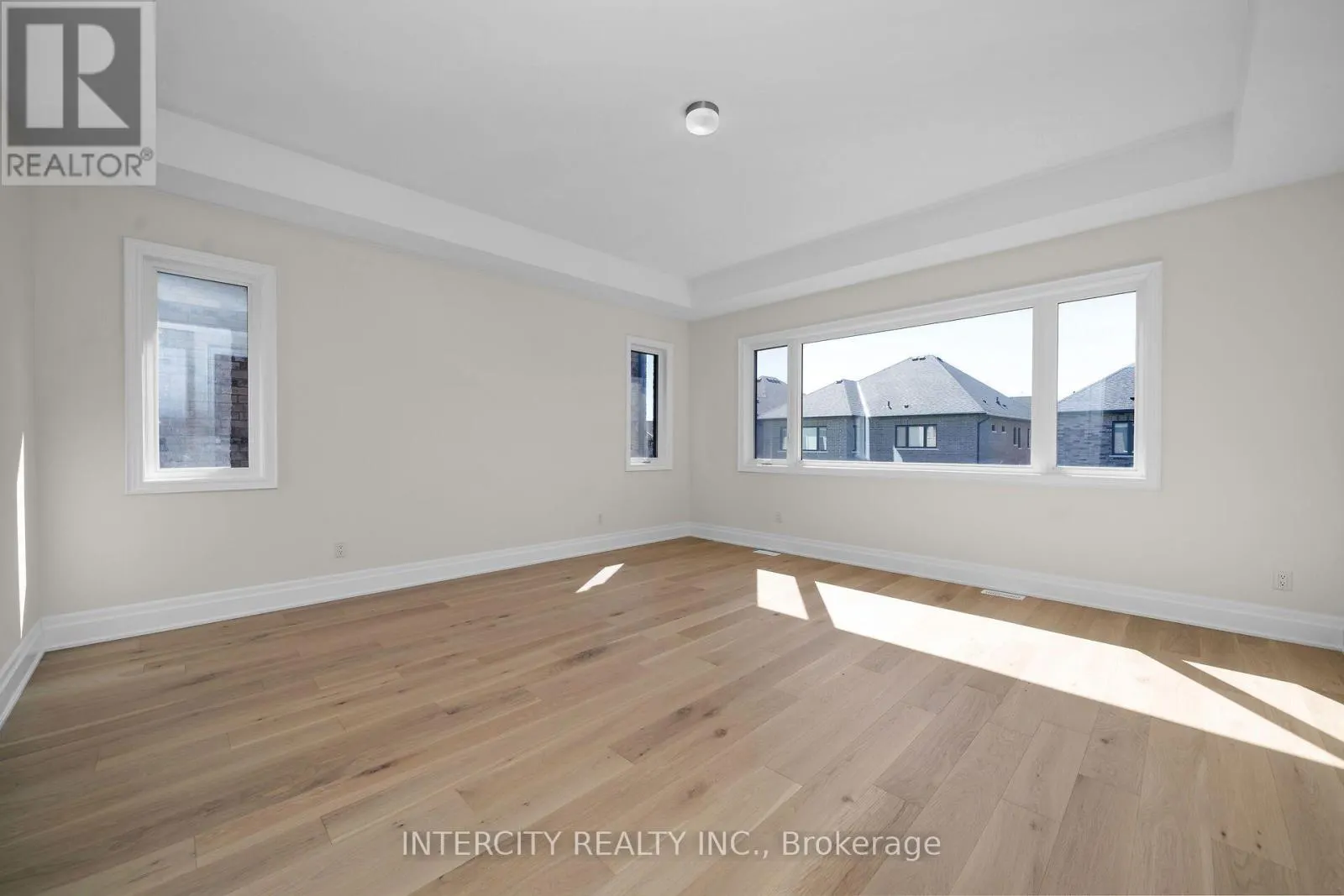33 GIANVITO CRESCENT