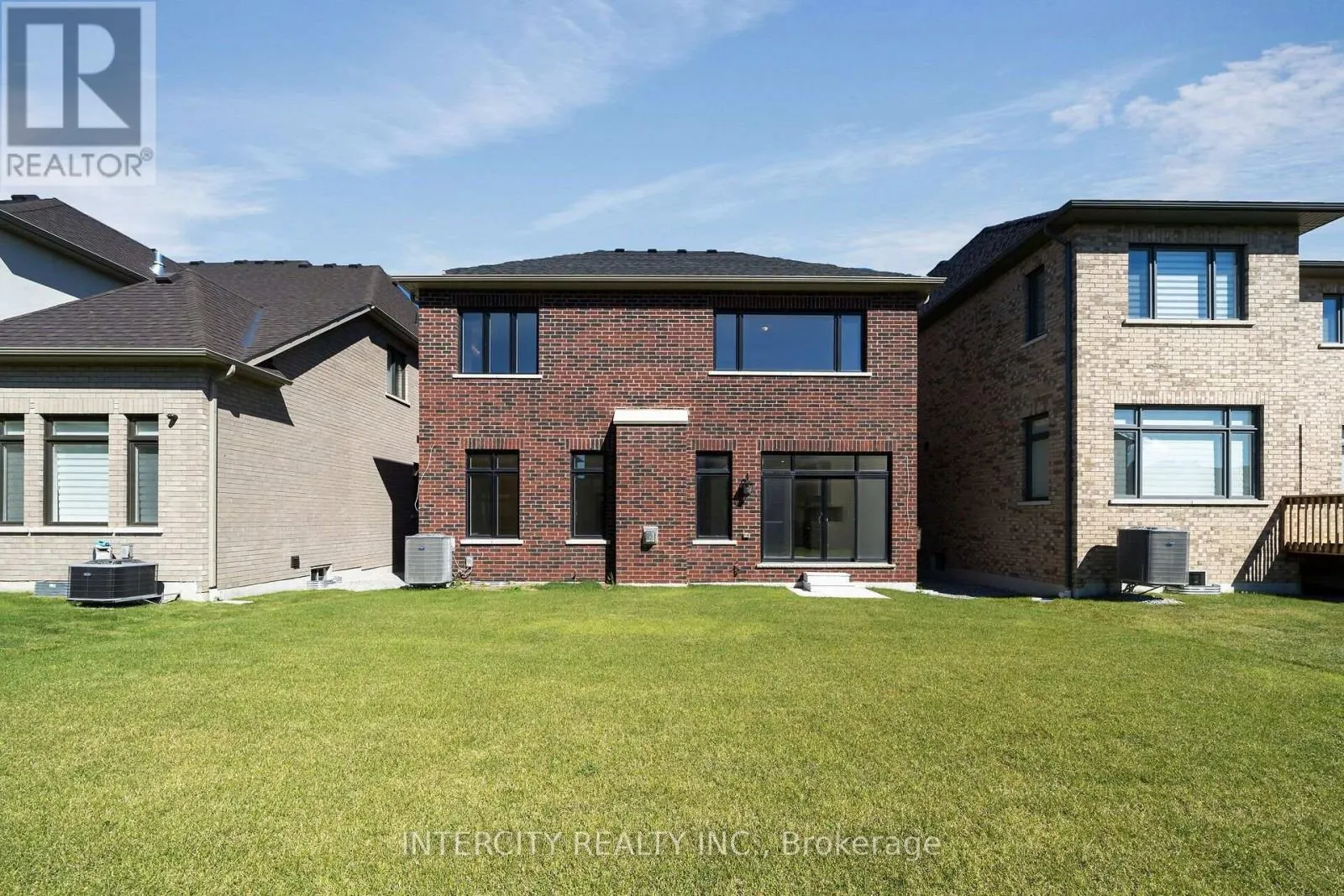 33 GIANVITO CRESCENT