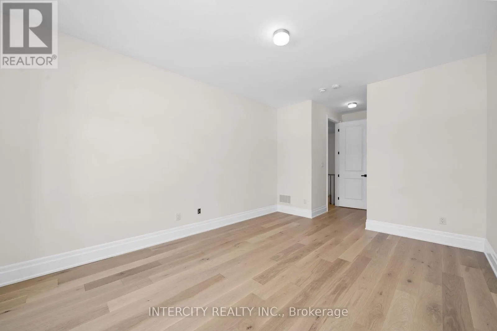 33 GIANVITO CRESCENT