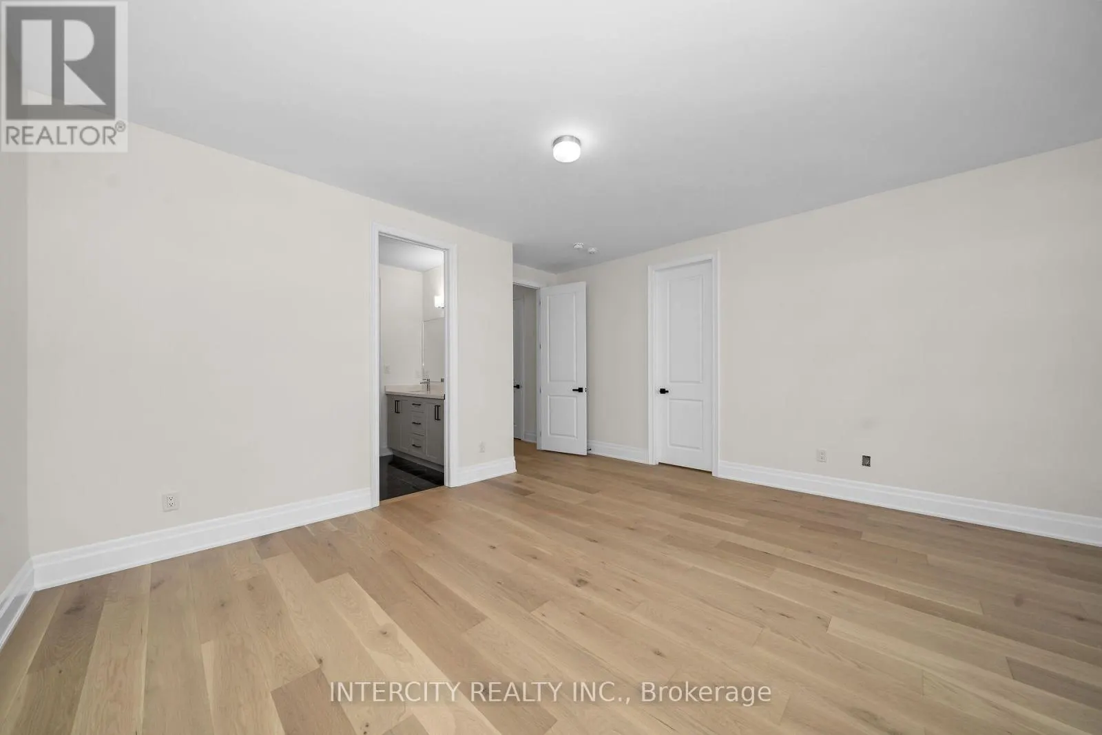 33 GIANVITO CRESCENT