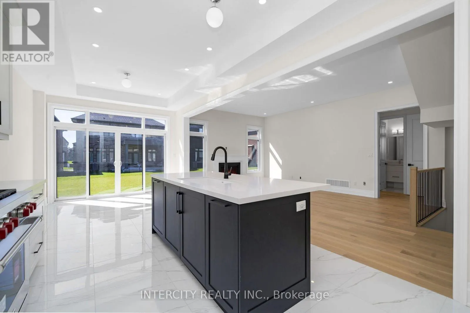 33 GIANVITO CRESCENT