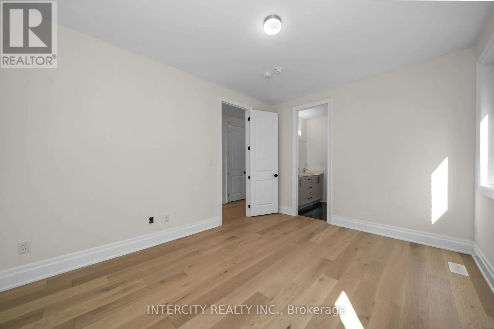 33 GIANVITO CRESCENT