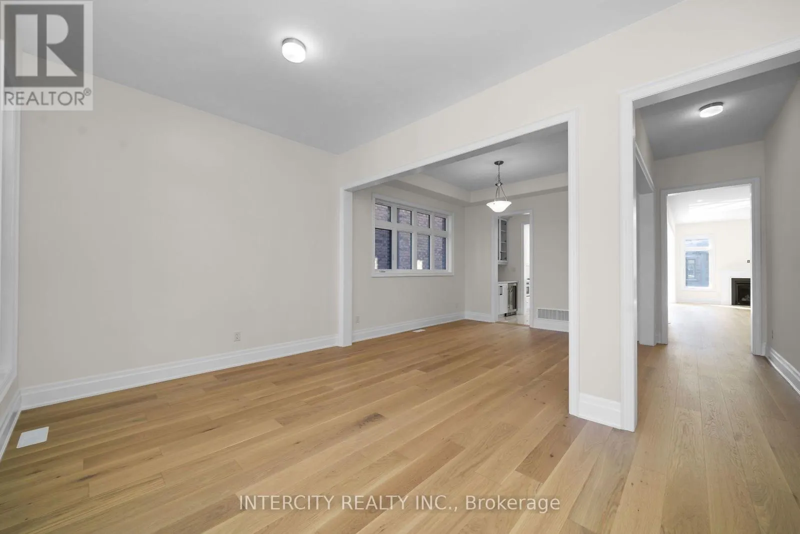 33 GIANVITO CRESCENT