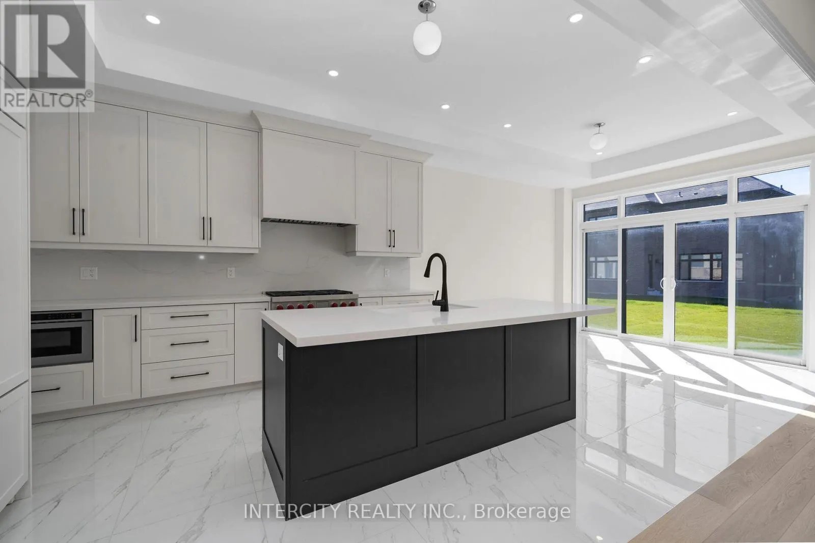 33 GIANVITO CRESCENT