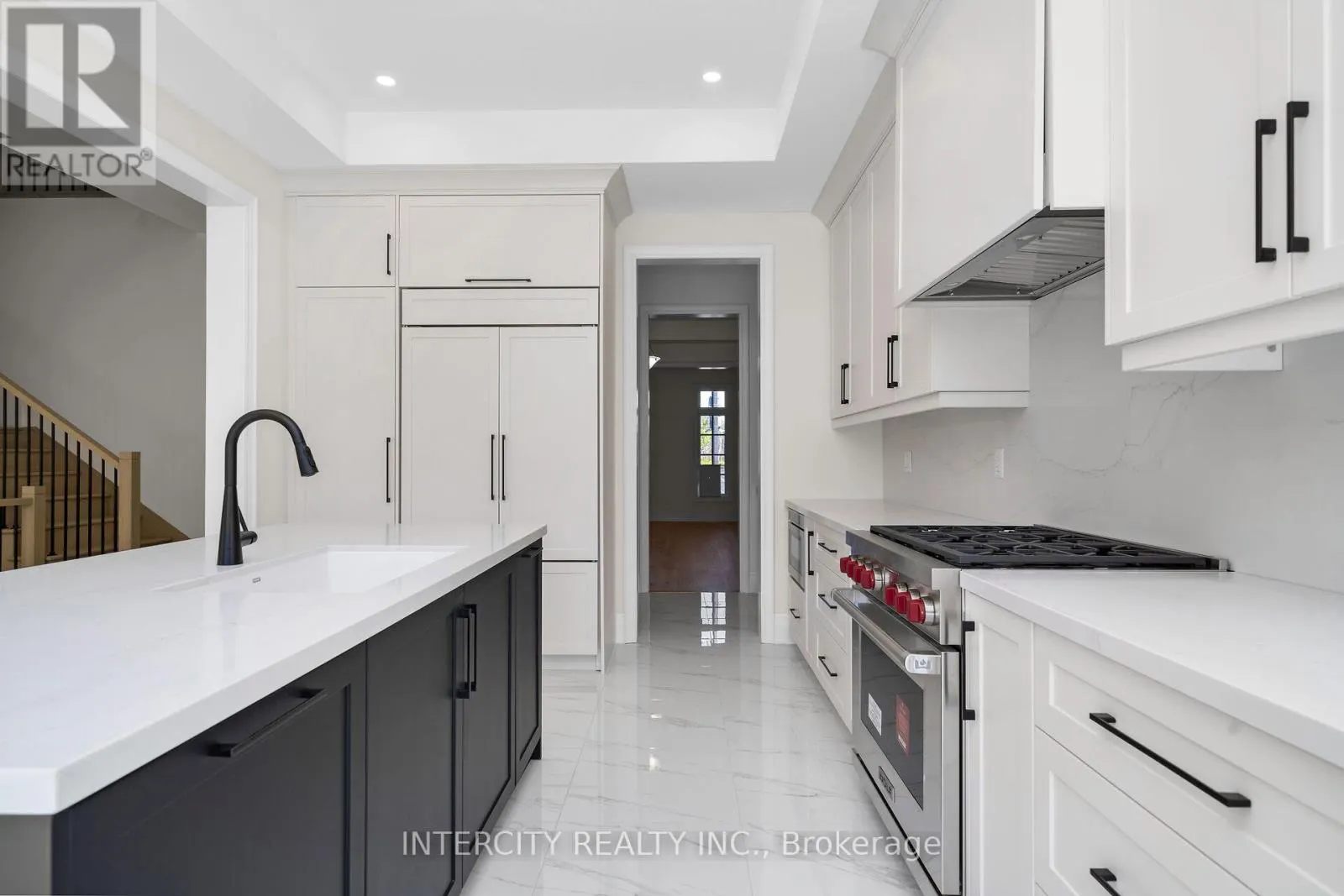 33 GIANVITO CRESCENT