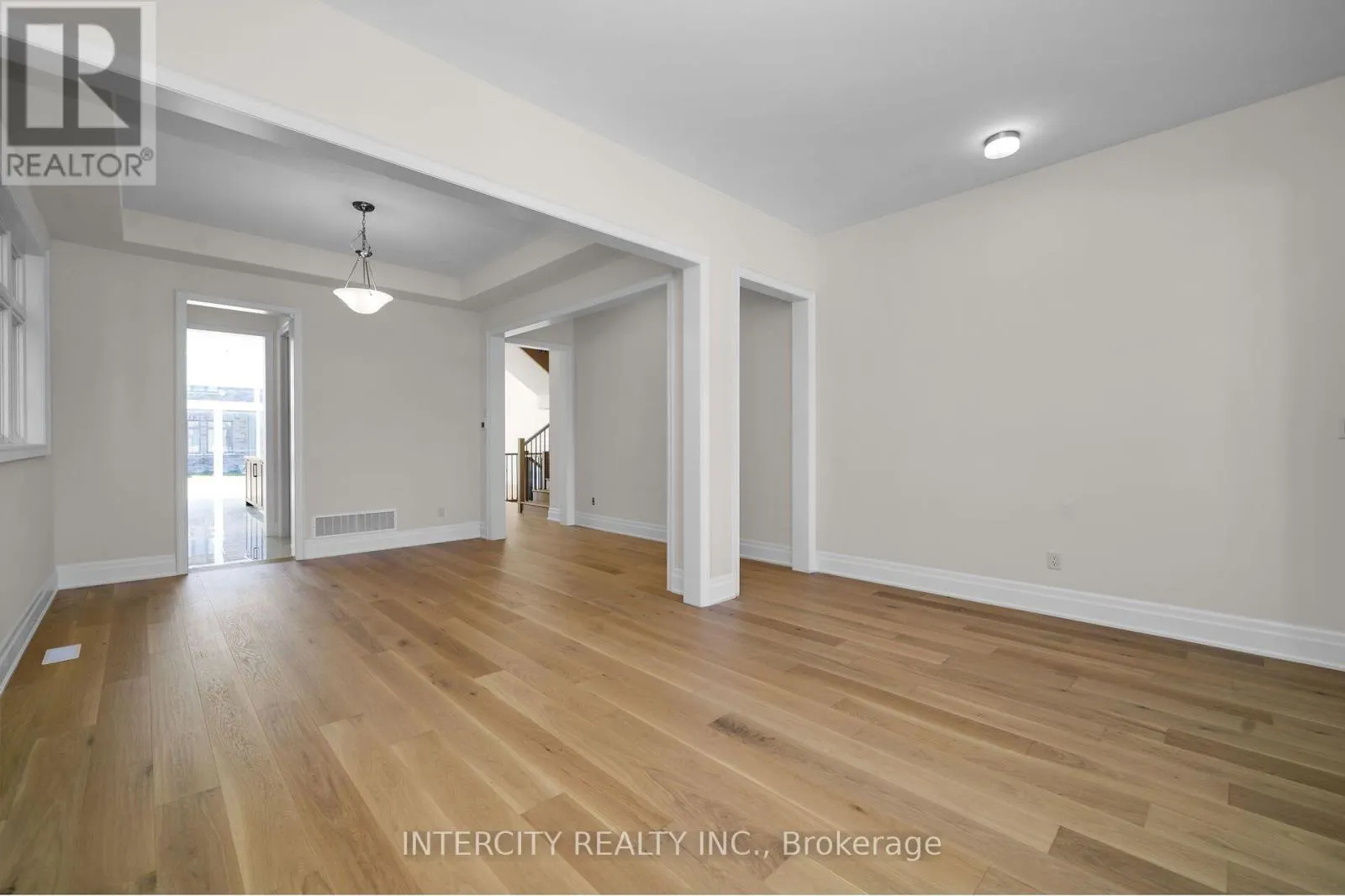 33 GIANVITO CRESCENT
