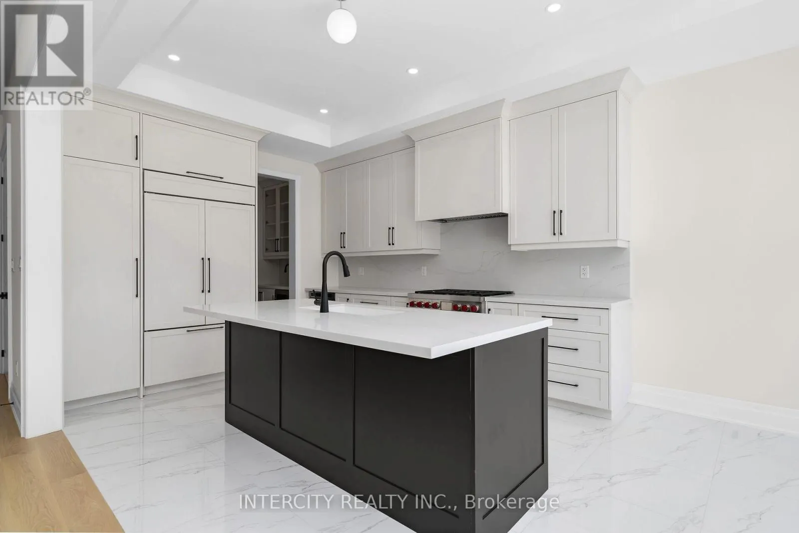 33 GIANVITO CRESCENT