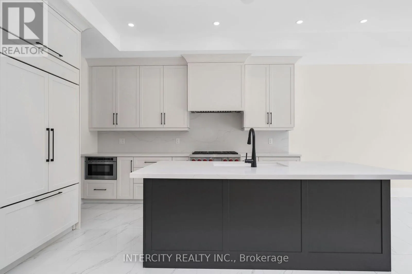 33 GIANVITO CRESCENT