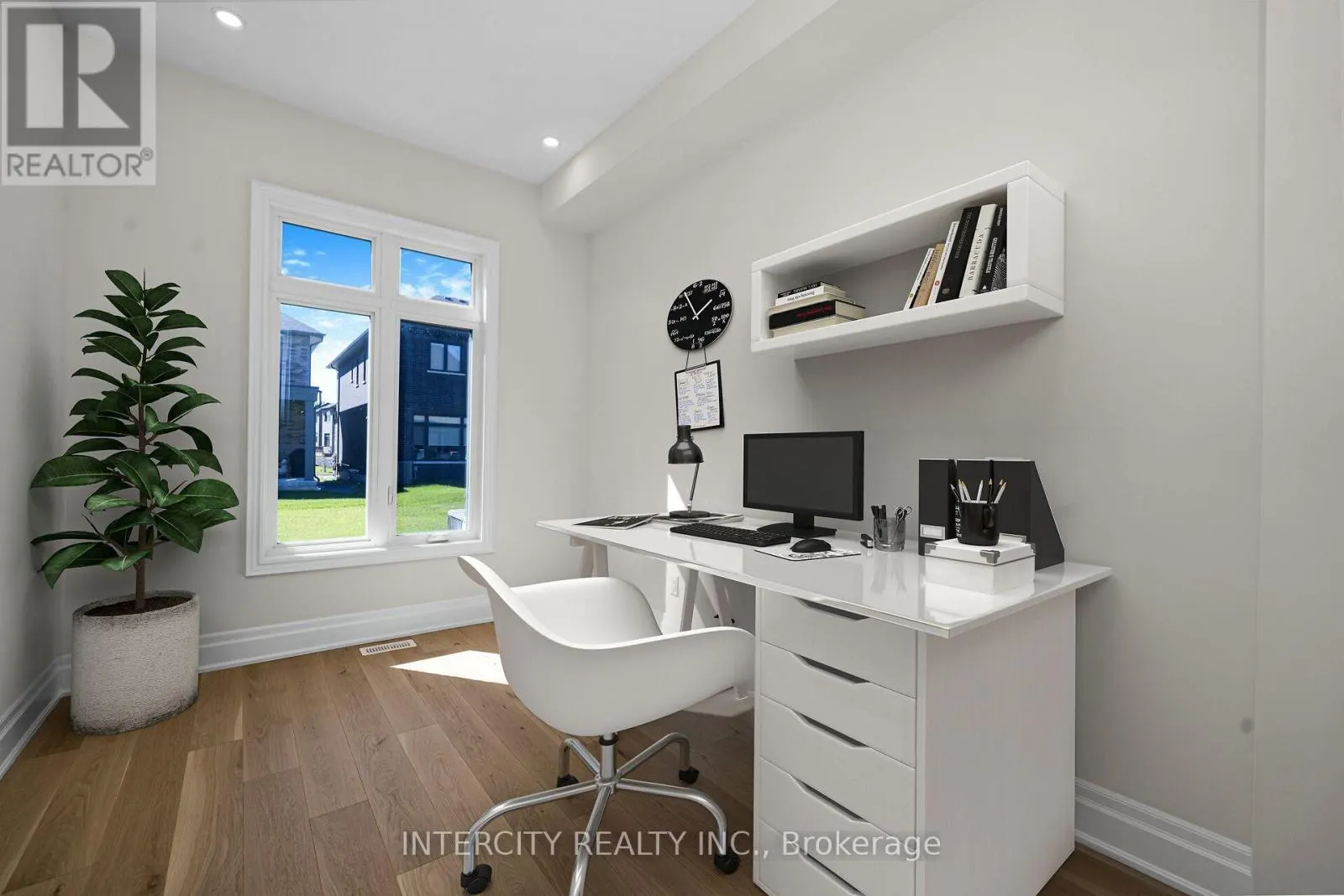 33 GIANVITO CRESCENT
