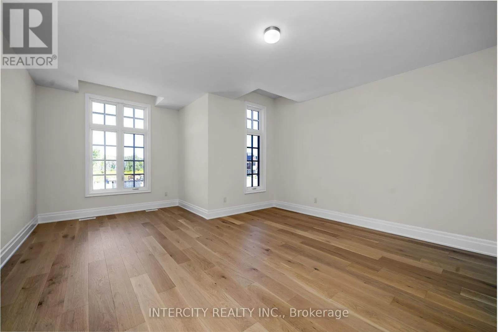 33 GIANVITO CRESCENT