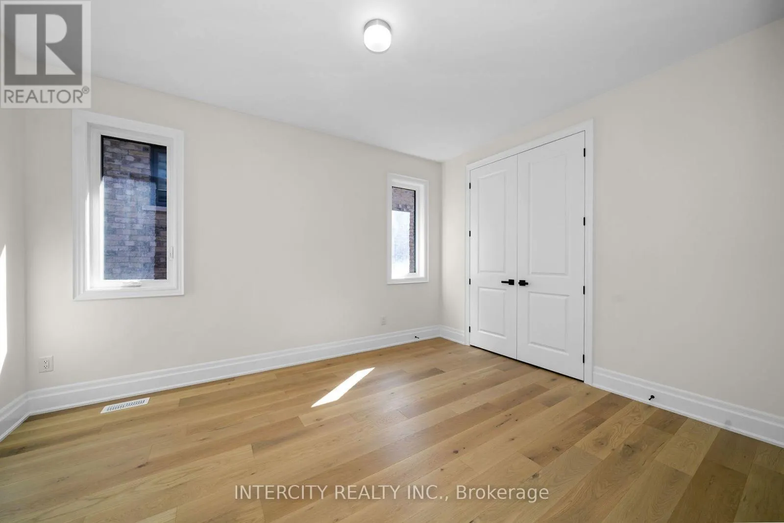 33 GIANVITO CRESCENT