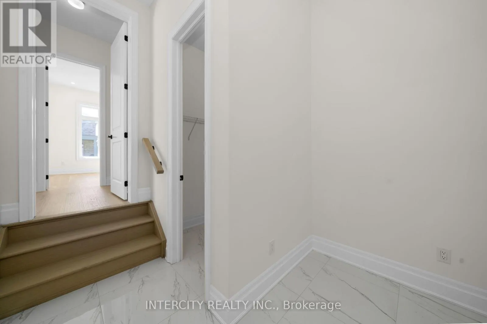 33 GIANVITO CRESCENT