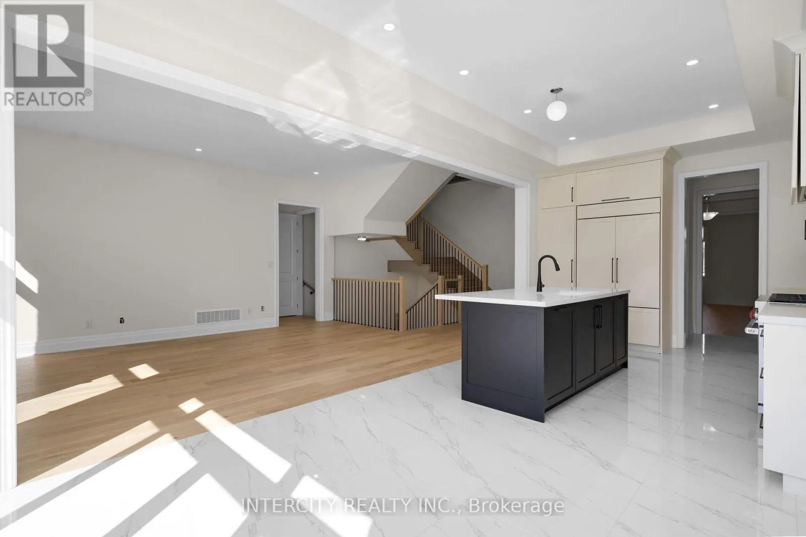 33 GIANVITO CRESCENT