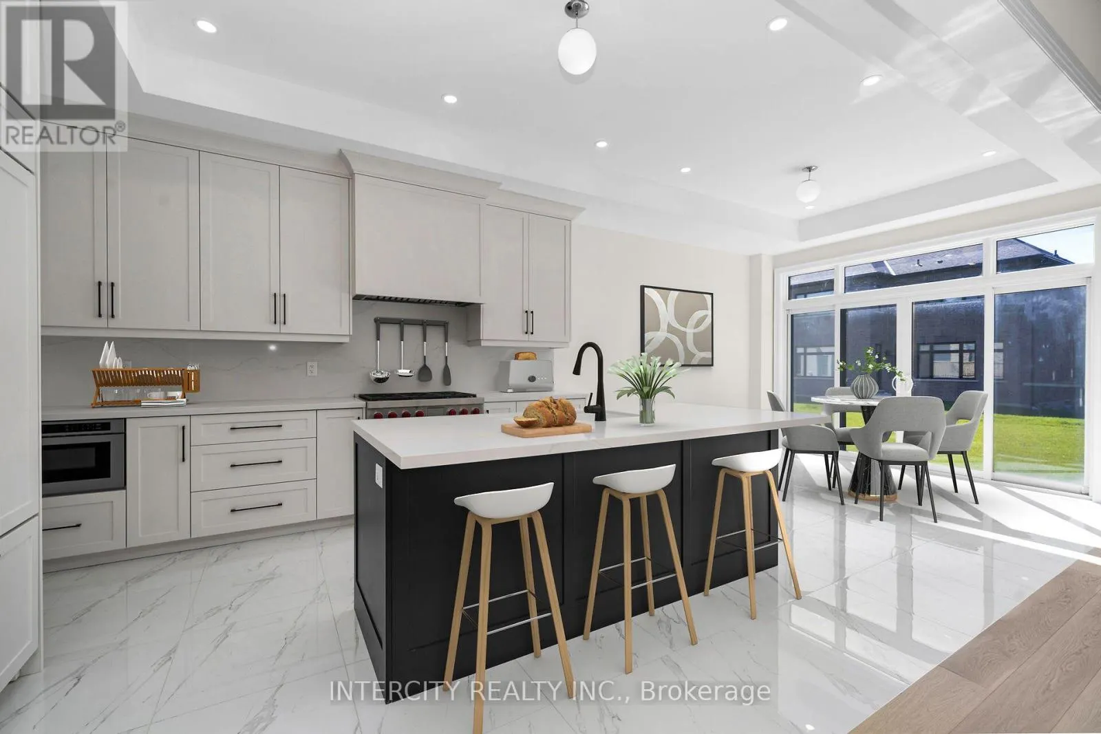 33 GIANVITO CRESCENT