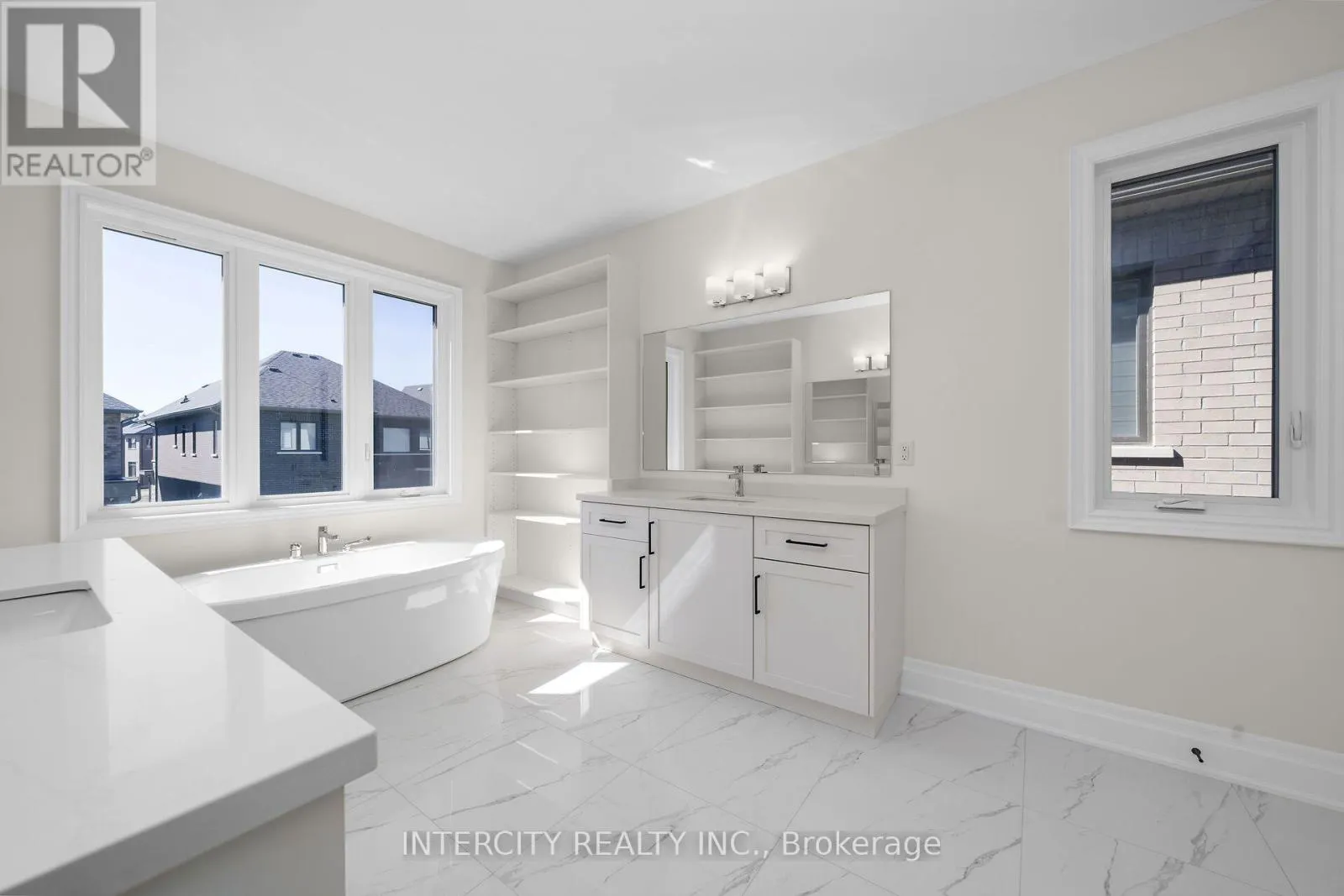 33 GIANVITO CRESCENT