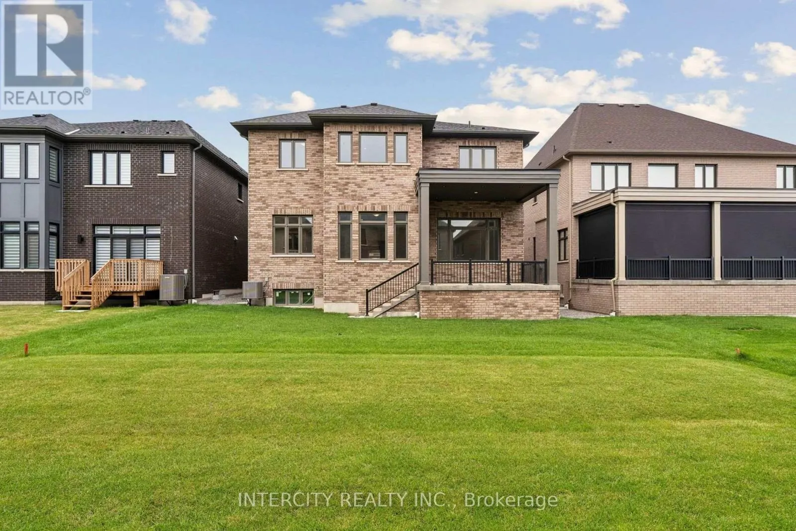 17 GARRIOCK HALL AVENUE