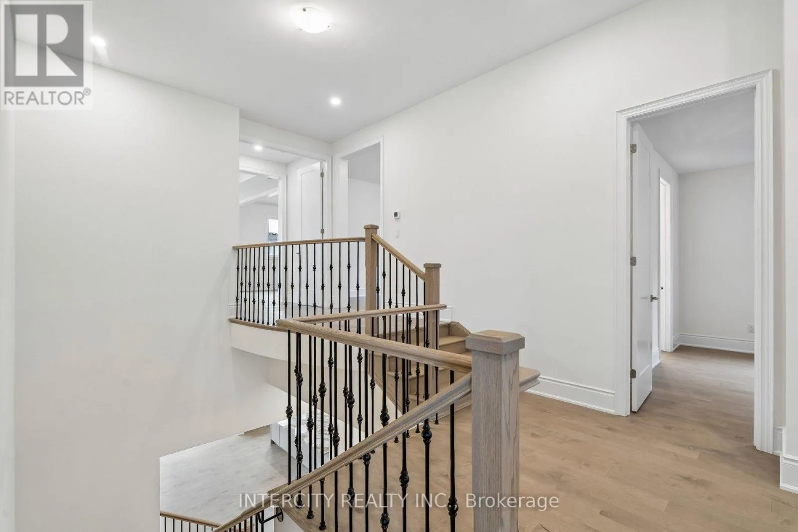 17 GARRIOCK HALL AVENUE