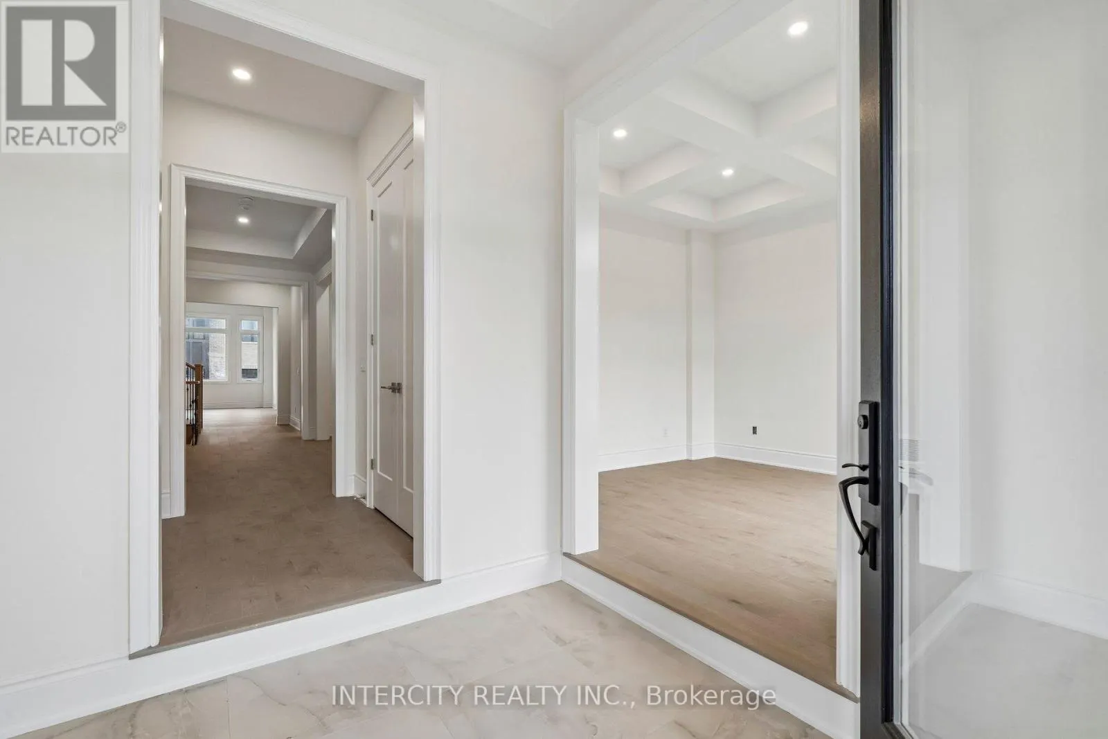 17 GARRIOCK HALL AVENUE