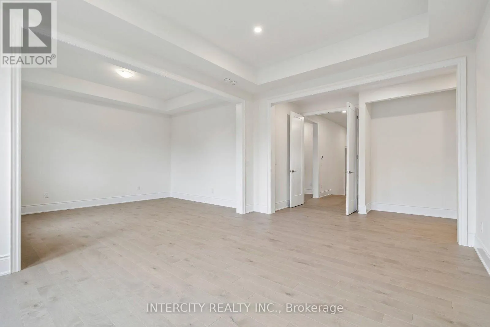 17 GARRIOCK HALL AVENUE