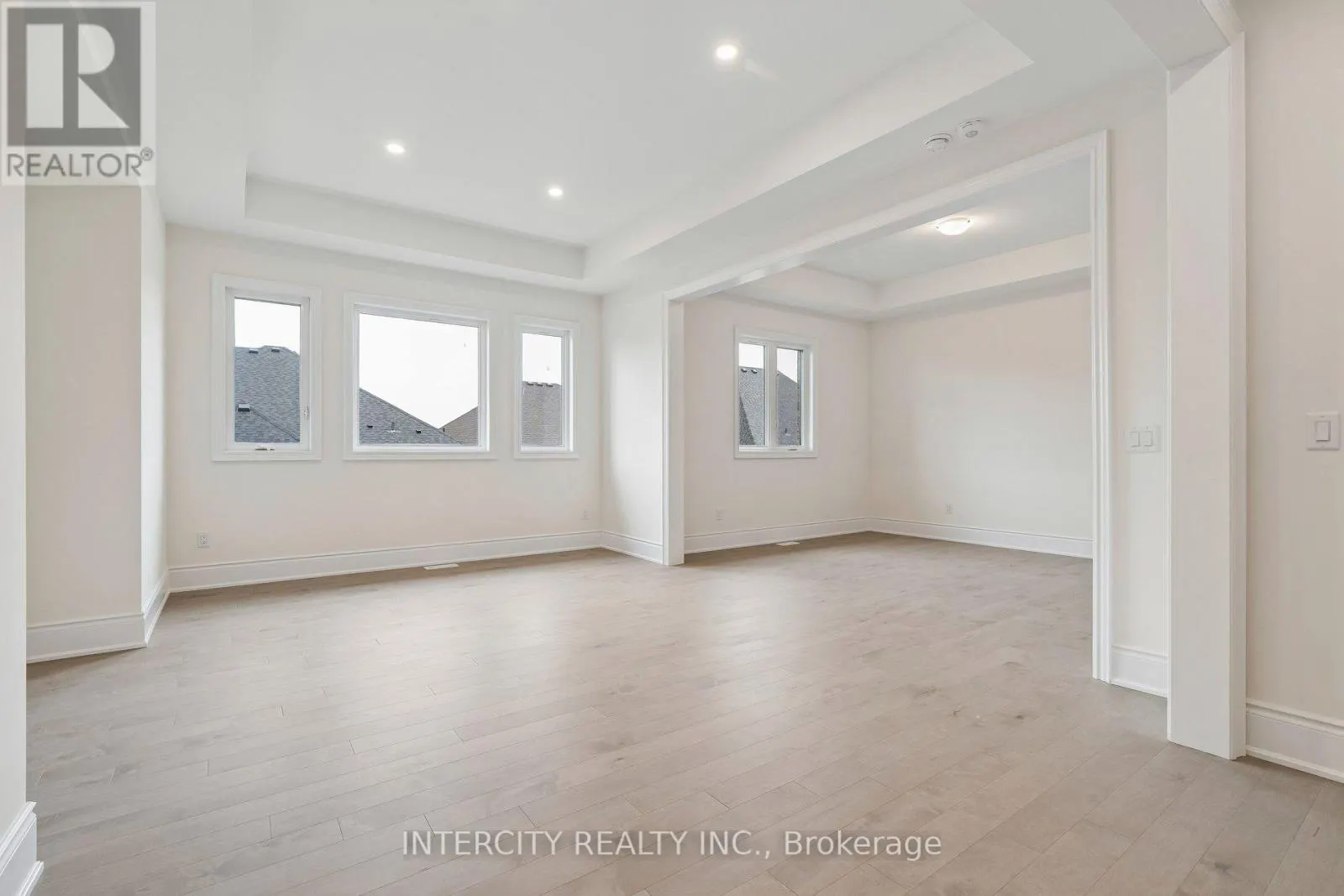 17 GARRIOCK HALL AVENUE