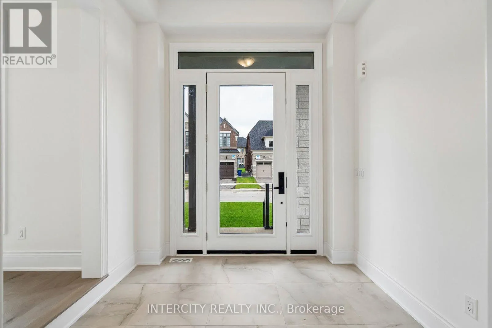 17 GARRIOCK HALL AVENUE
