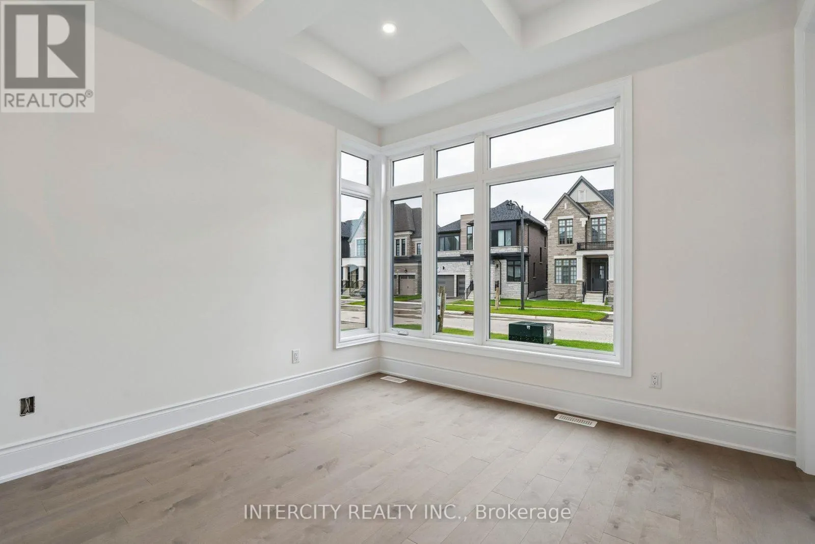 17 GARRIOCK HALL AVENUE