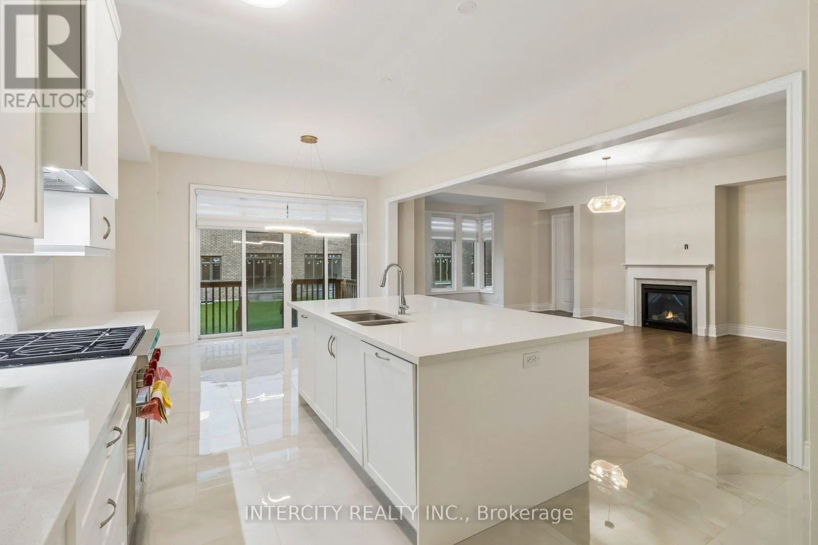 15 GARRIOCK HALL AVENUE