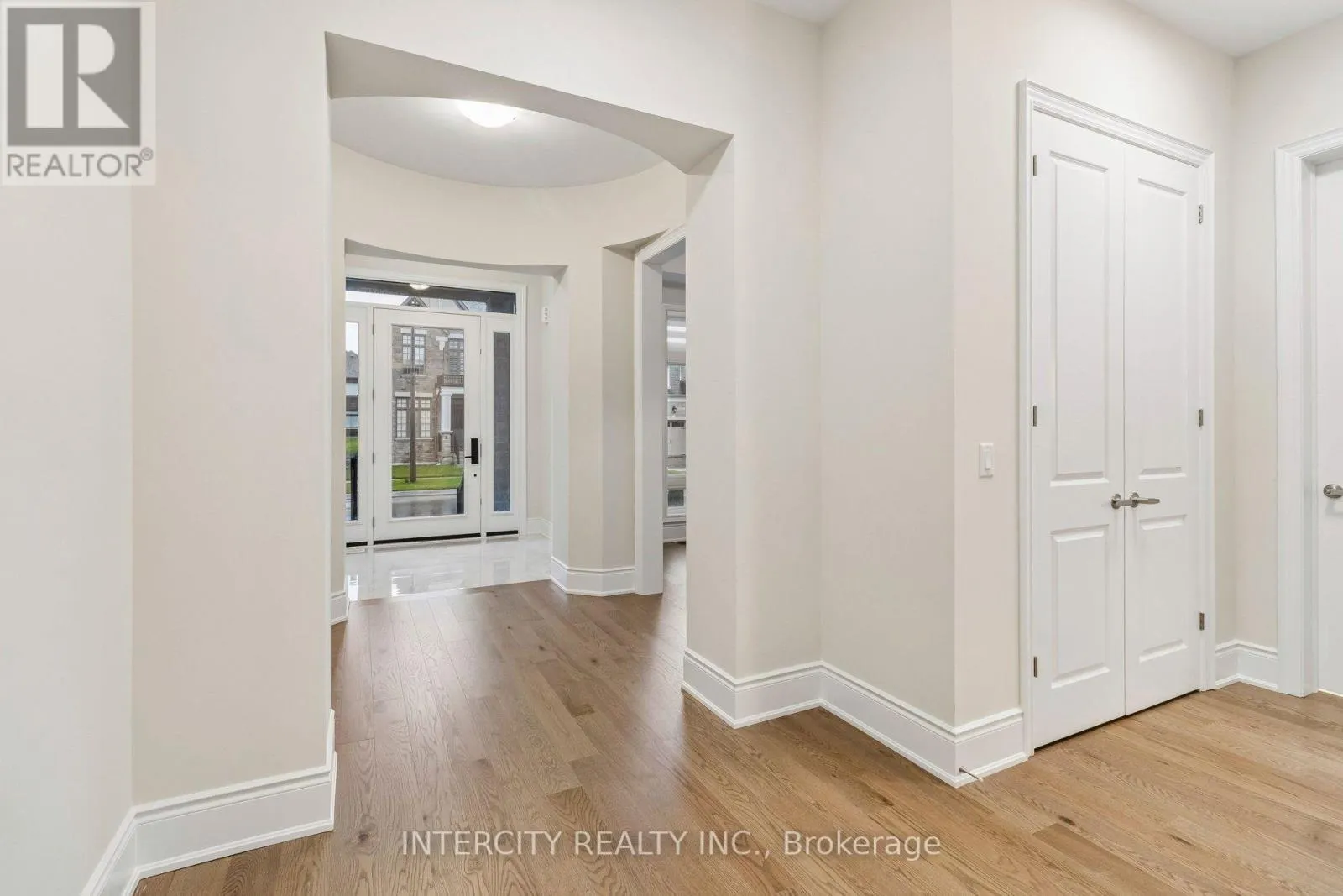 15 GARRIOCK HALL AVENUE