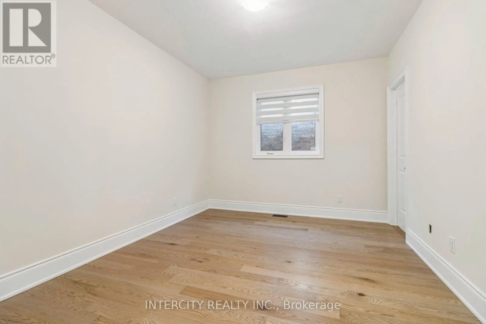15 GARRIOCK HALL AVENUE