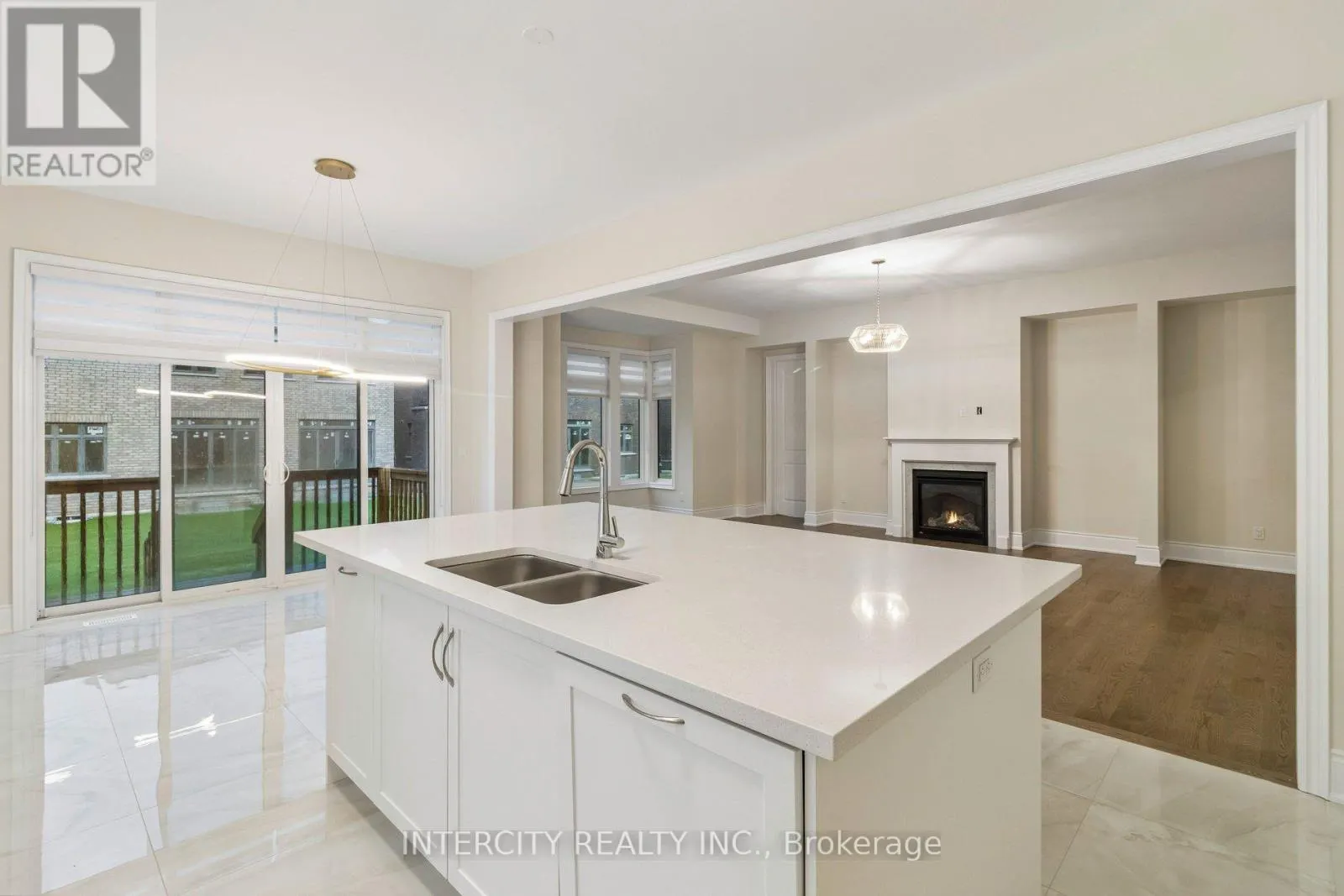 15 GARRIOCK HALL AVENUE