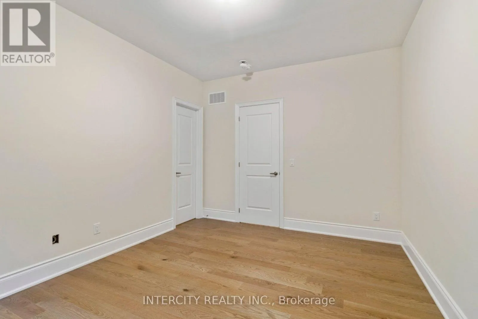 15 GARRIOCK HALL AVENUE