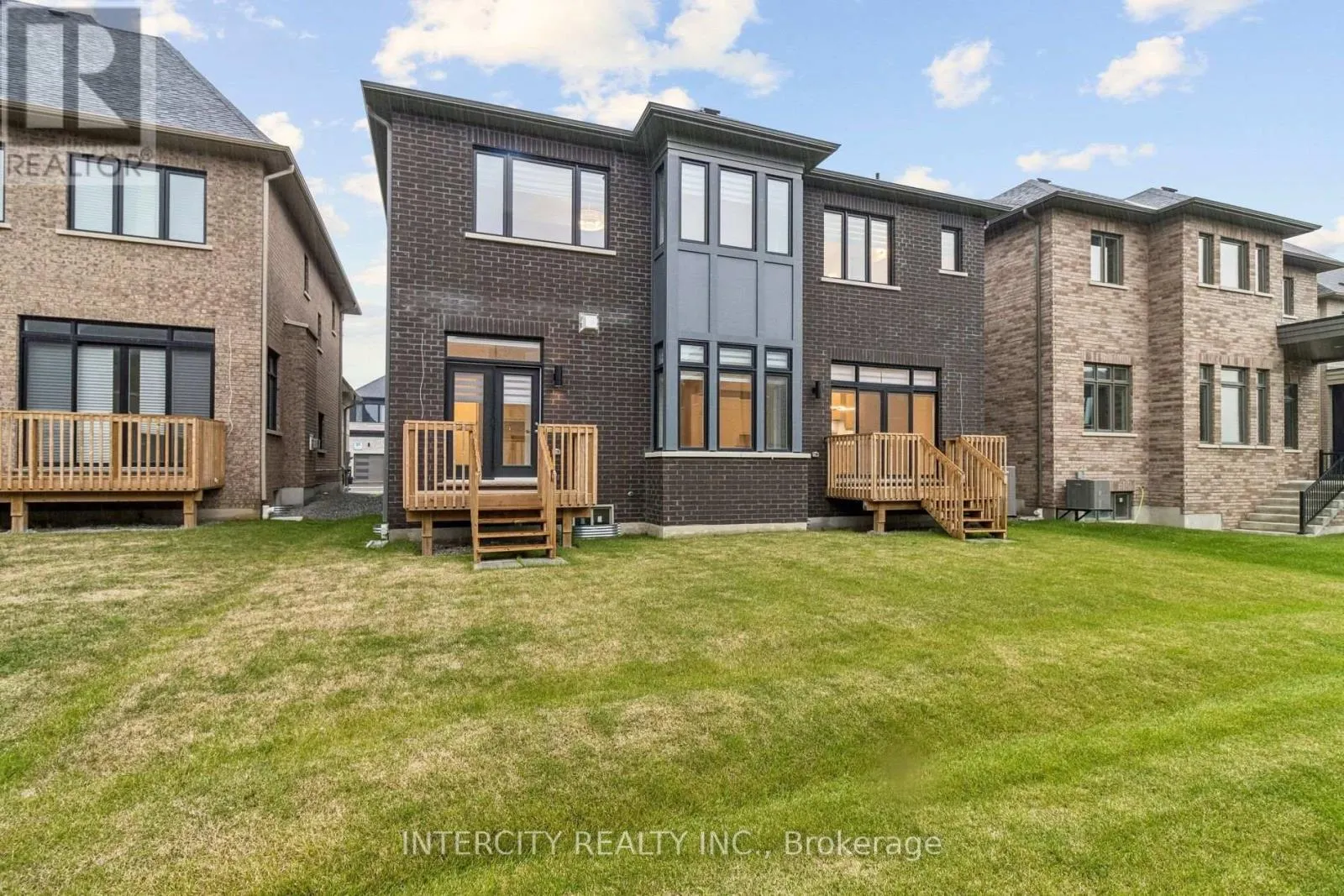 15 GARRIOCK HALL AVENUE