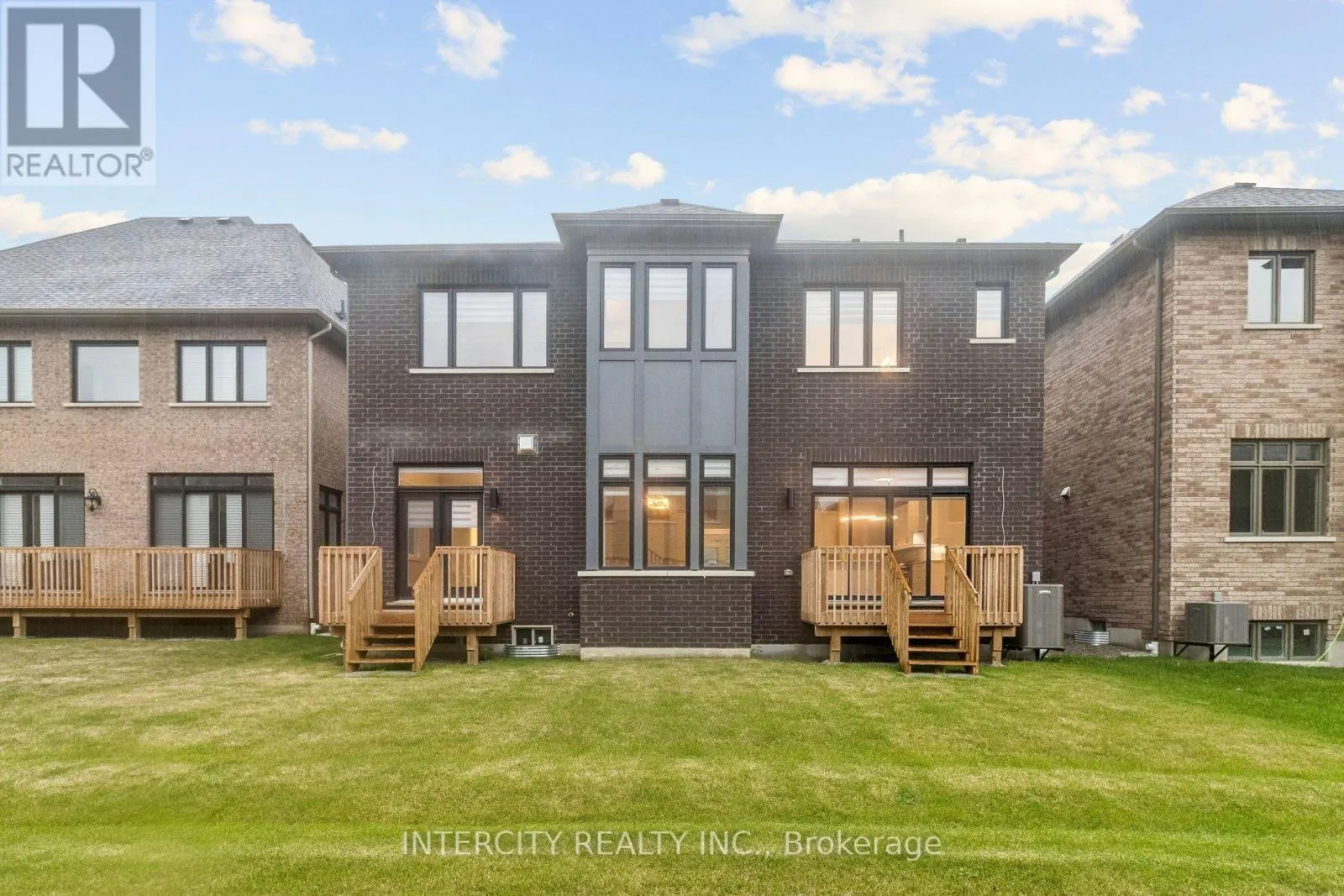 15 GARRIOCK HALL AVENUE
