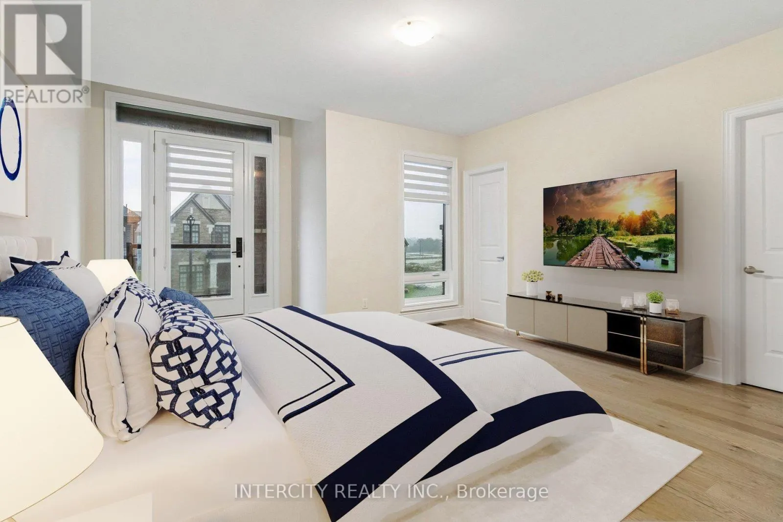 15 GARRIOCK HALL AVENUE